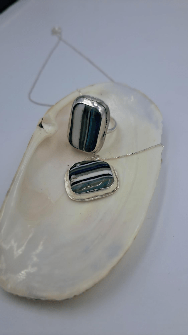 Chunky vanilla strip ring