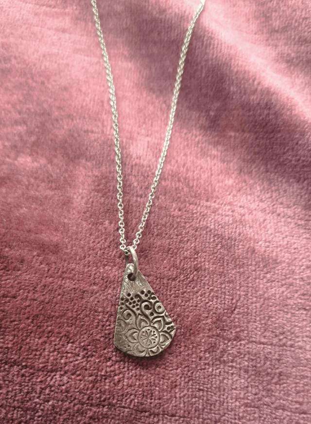 Teardrop floral pendant 