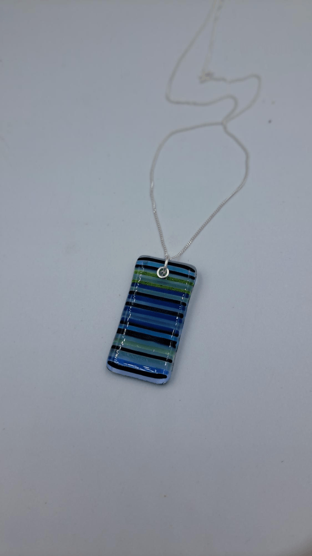 Blue oblong stringer pendant 