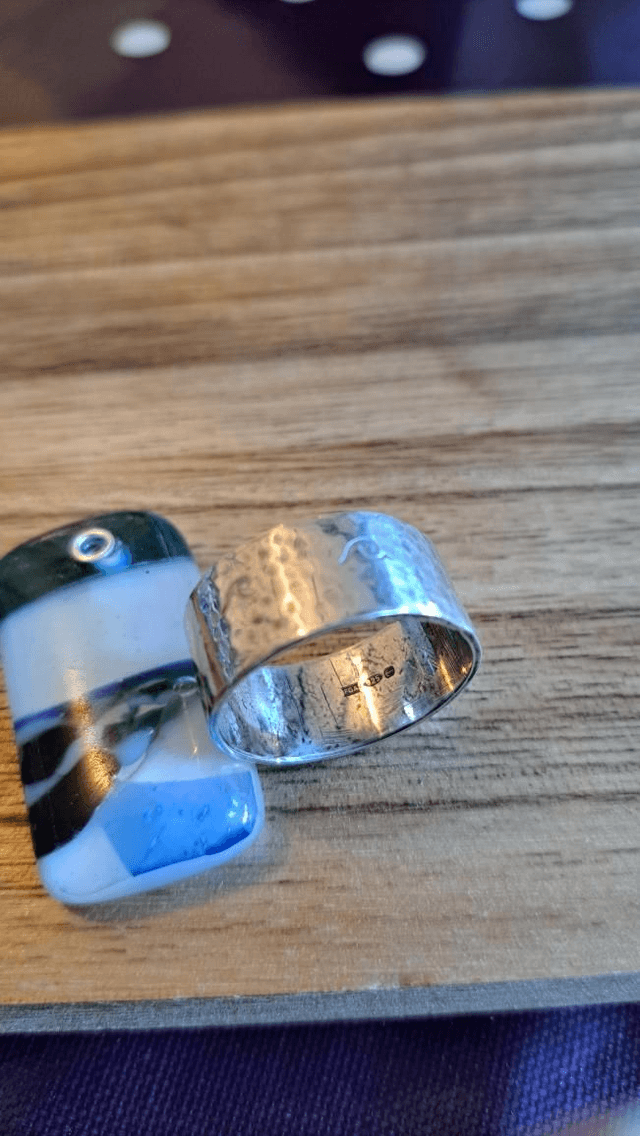 CHUNKY SILVER WAVE RING