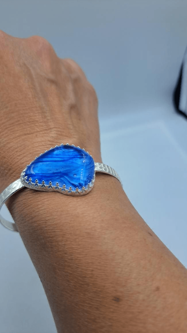 Blue ripple bangle 