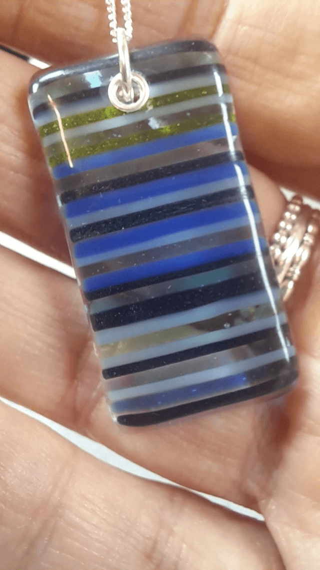 Blue oblong stringer pendant 