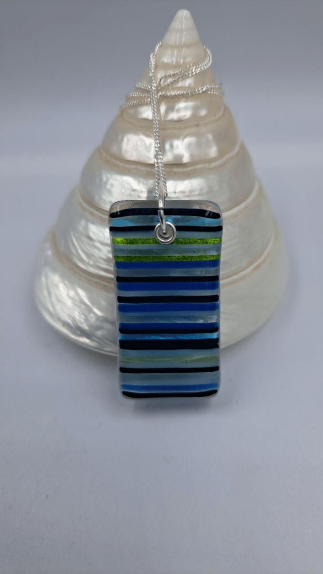 Blue oblong stringer pendant 