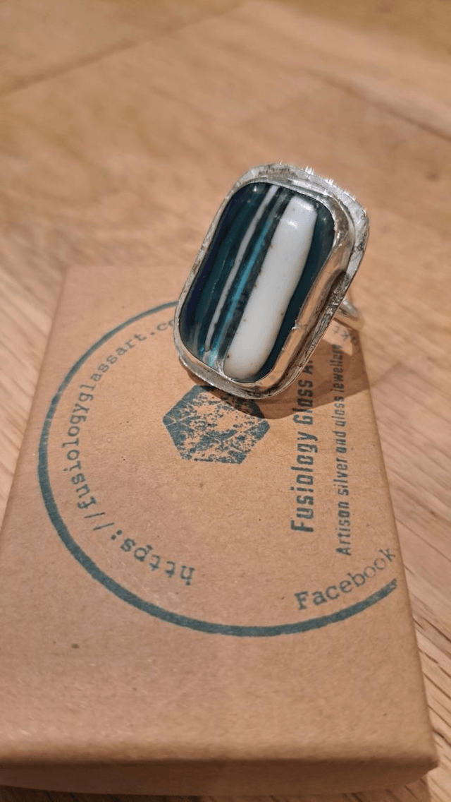 Chunky vanilla strip ring