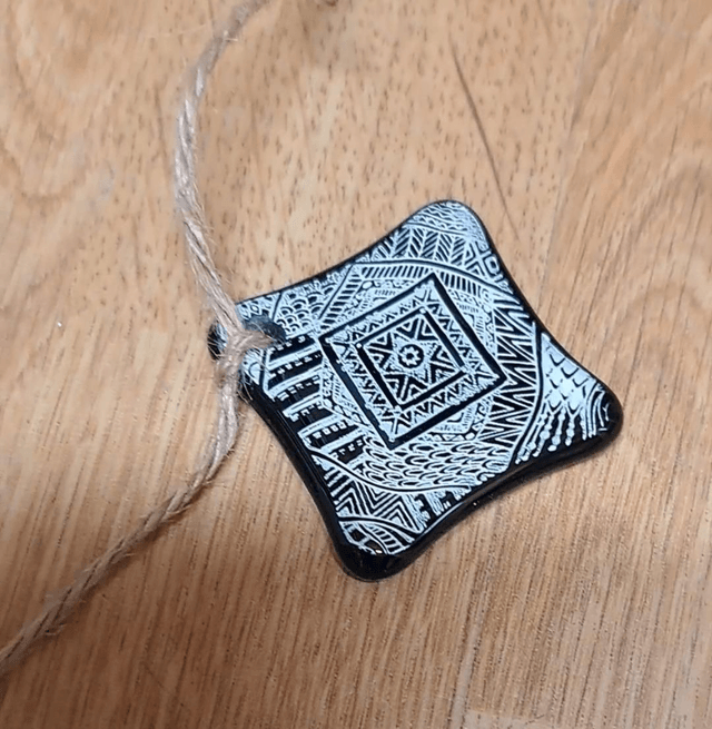 Monochrome bunting 