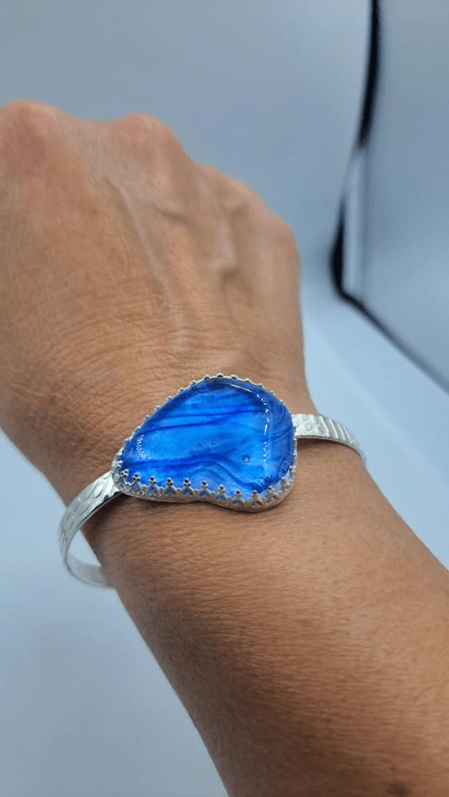Blue ripple bangle 