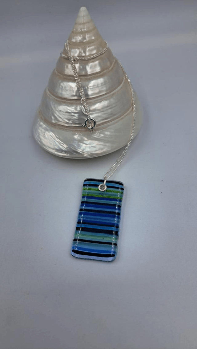 Blue oblong stringer pendant 