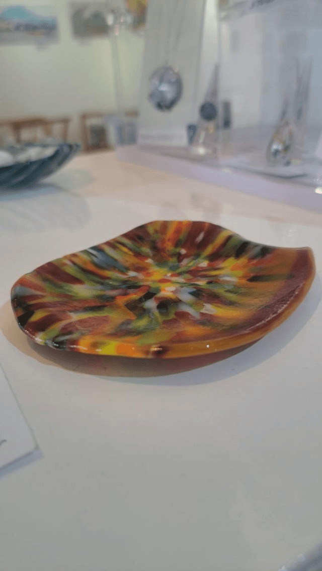 Rainbow pressed frit dish