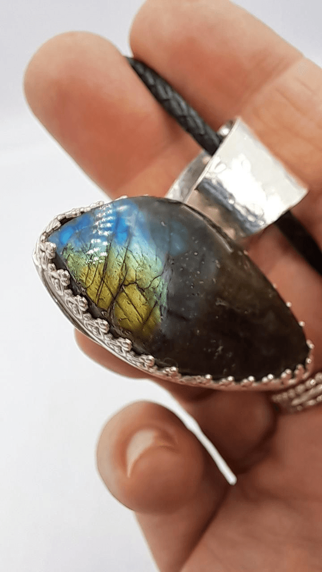 Teardrop labradorite cabachon pendant (leather cord)
