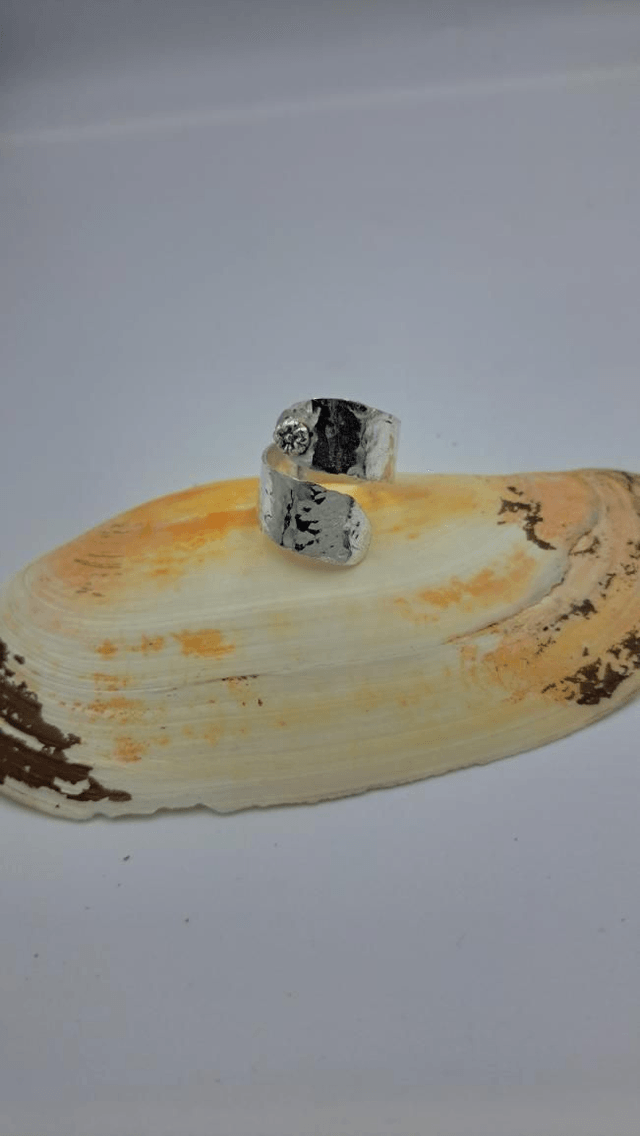 Floral spiral ring