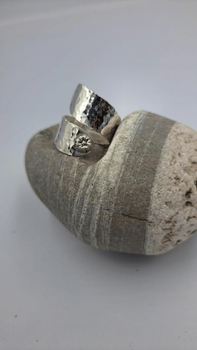 Floral spiral ring