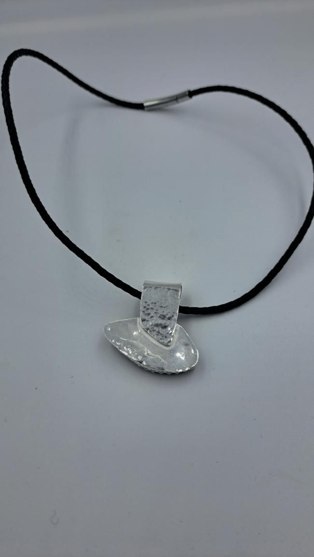 Teardrop labradorite cabachon pendant (leather cord)