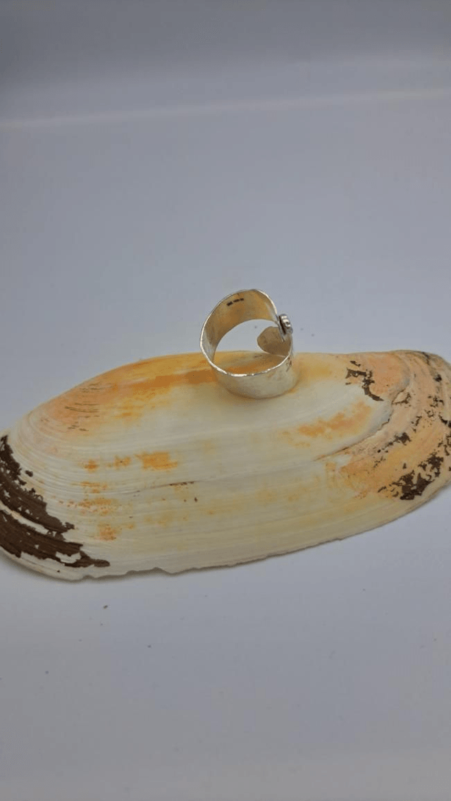 Floral spiral ring