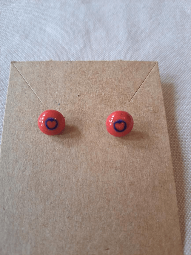 Red heart studs