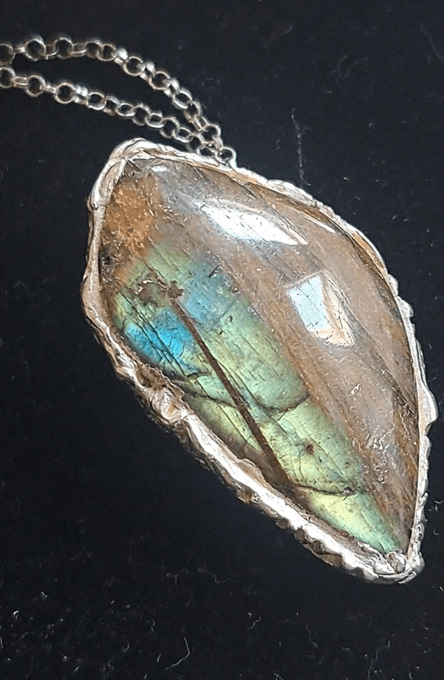 Labradorite and silver pendant  (2)