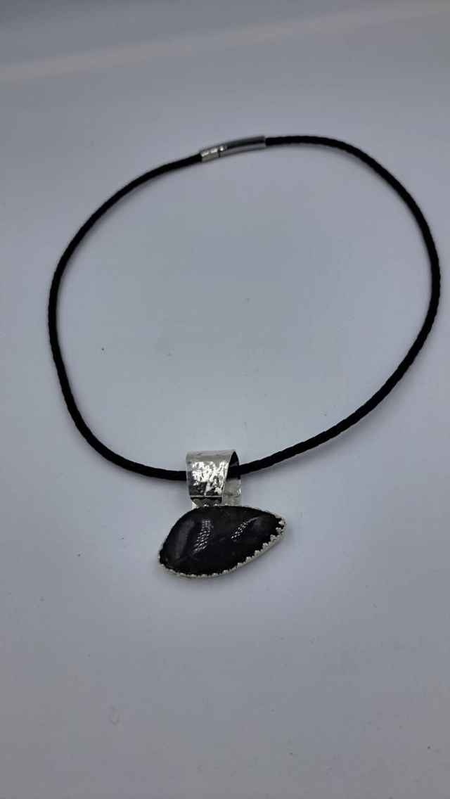 Teardrop labradorite cabachon pendant (leather cord)