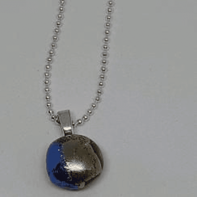 Small diachrouc pendant 