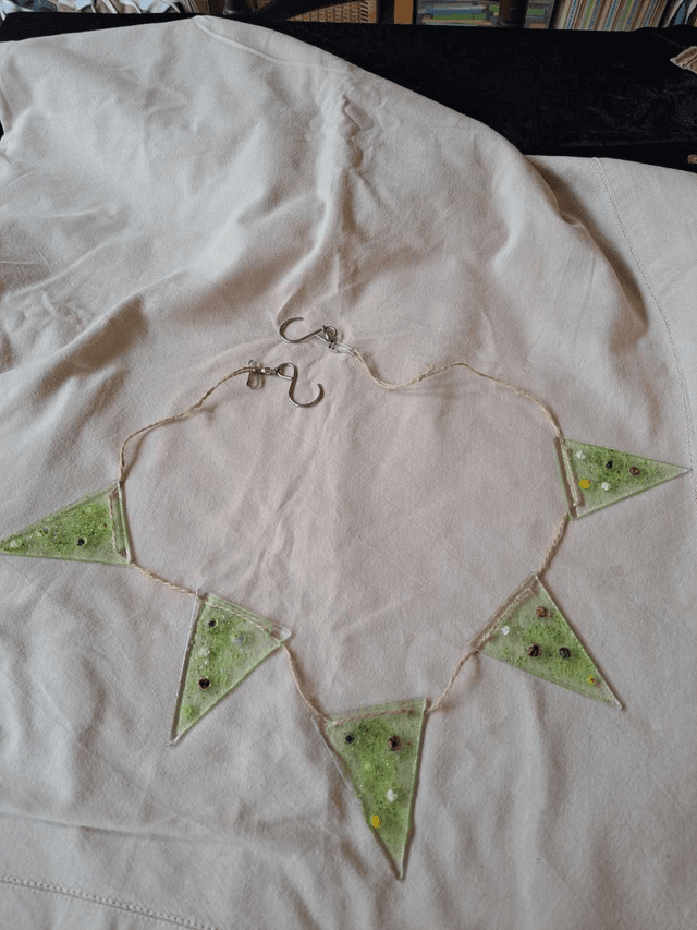 Floral bunting (green)