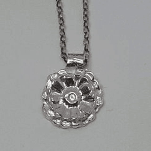 Small flower pendabt 