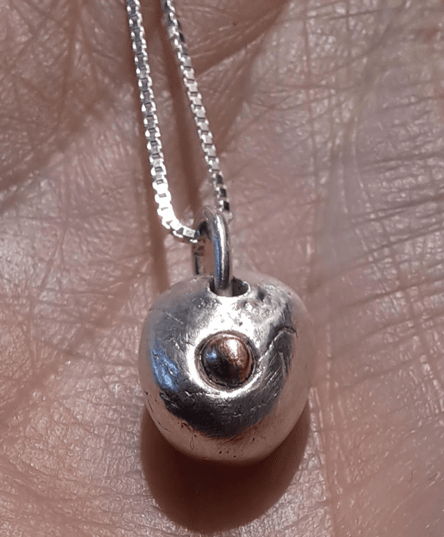 Bling dot pendant 
