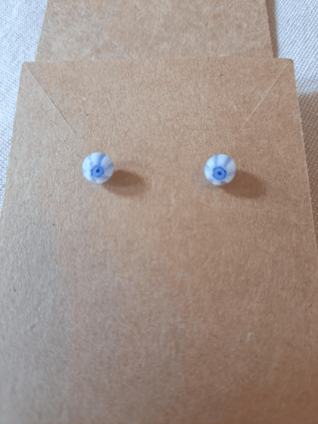 Flower glass studs