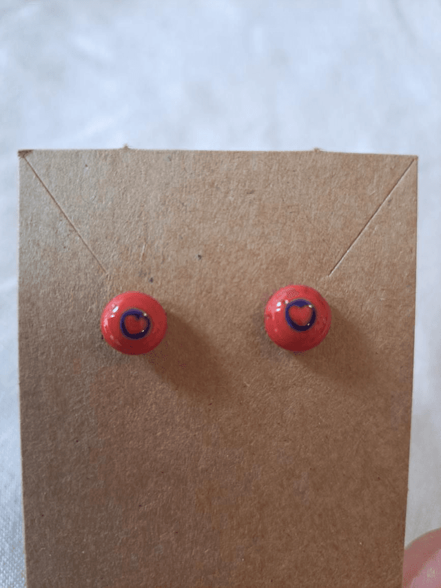 Red heart studs